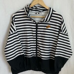 Vintage Nike Womens Black & White Striped Zip-Up Jacket